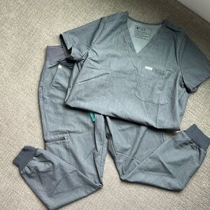 Set of Figs scrubs S top, S Petite joggers